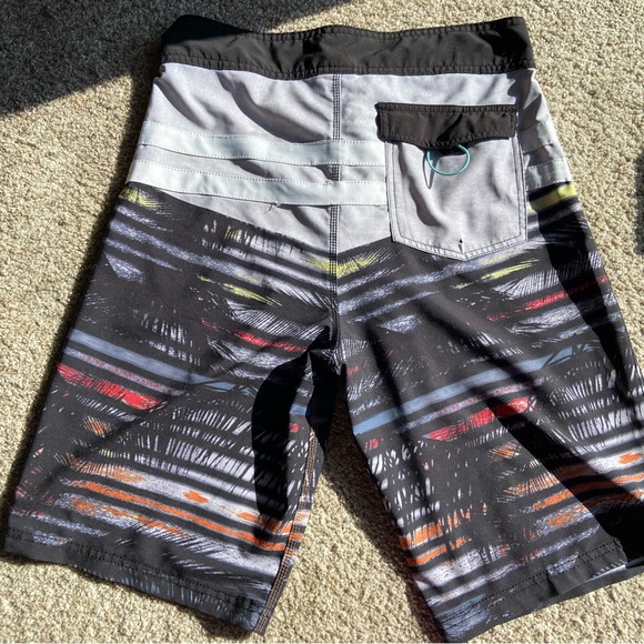 Burnside Men’s Board Shorts Tropical Print - Picture 2 of 6